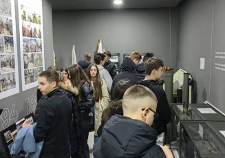 Izložba i historija kroz oči učenika: posjeta Ratnoj spomen sobi IV viteške motorizovane brigade